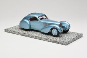 Bugatti Type 57SC Atlantic Blue Minichamps 1:18 107110320 Diecast - image 4 of 6