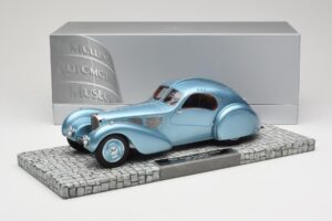 Bugatti Type 57SC Atlantic Blue Minichamps 1:18 107110320 Diecast - image 6 of 6