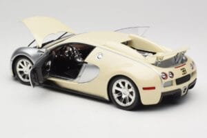 Bugatti Veyron Edition Centenaire Chrome Beige Minichamps 1:18 100110854 Diecast - image 5 of 8