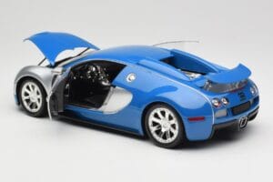Bugatti Veyron Edition Centenaire Chrome Blue Minichamps 1:18 100110850 Diecast - image 5 of 8