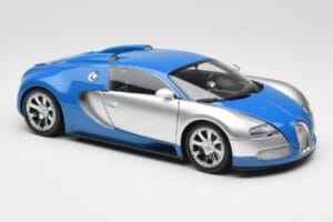 Bugatti Veyron Edition Centenaire Chrome Blue Minichamps 1:18 100110850-O Diecast - image 5 of 7
