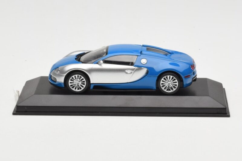 Bugatti Veyron Centenaire Blue Metallic Silver Minichamps 1:43 400110850 Diecast