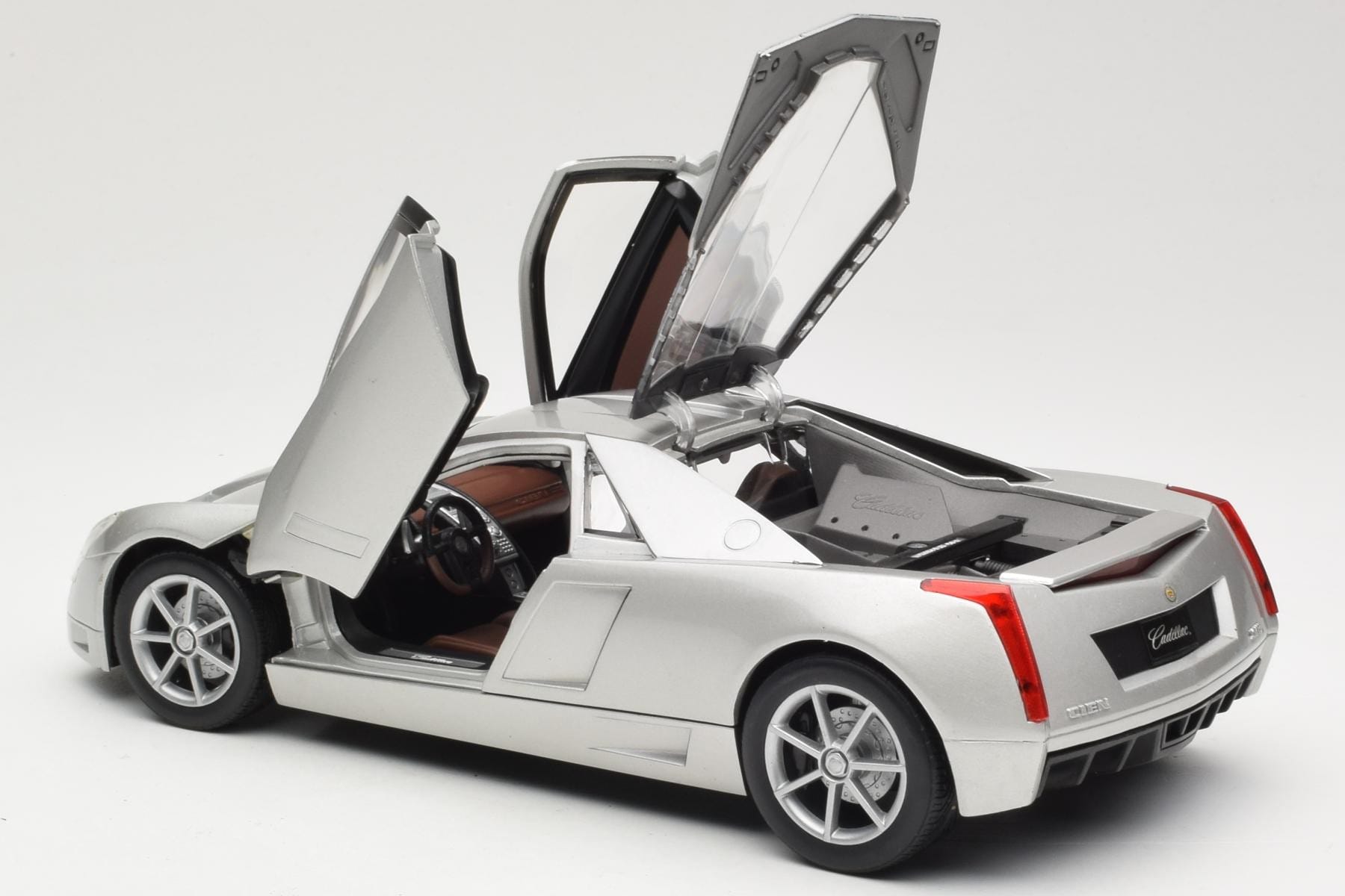 Hot Wheels Cadillac Cien Silver 1:18 Diecast