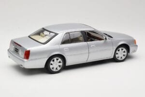 Cadillac DeVille DTS Maisto 1:18 56061 Diecast - image 3 of 8