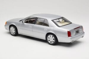 Cadillac DeVille DTS Maisto 1:18 56061 Diecast - image 7 of 8