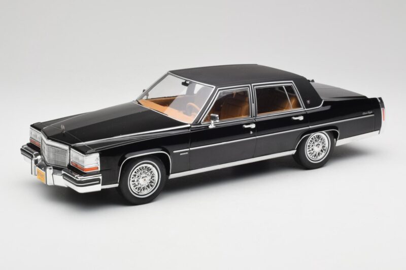 Cadillac Fleetwood Brougham Black MCG 1:18 MCG18250 Diecast