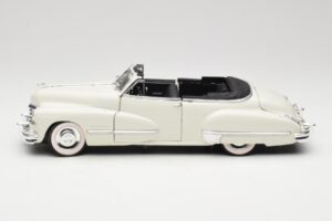 Cadillac Series 62 Convertible White Anson 1:18 30335 Diecast - image 4 of 8