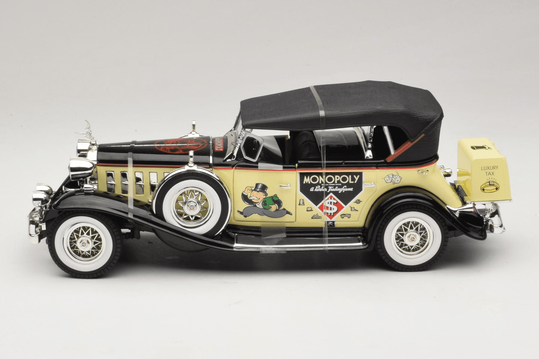 Auto World Cadillac V16 Phaeton 1:18 Monopoly Edition
