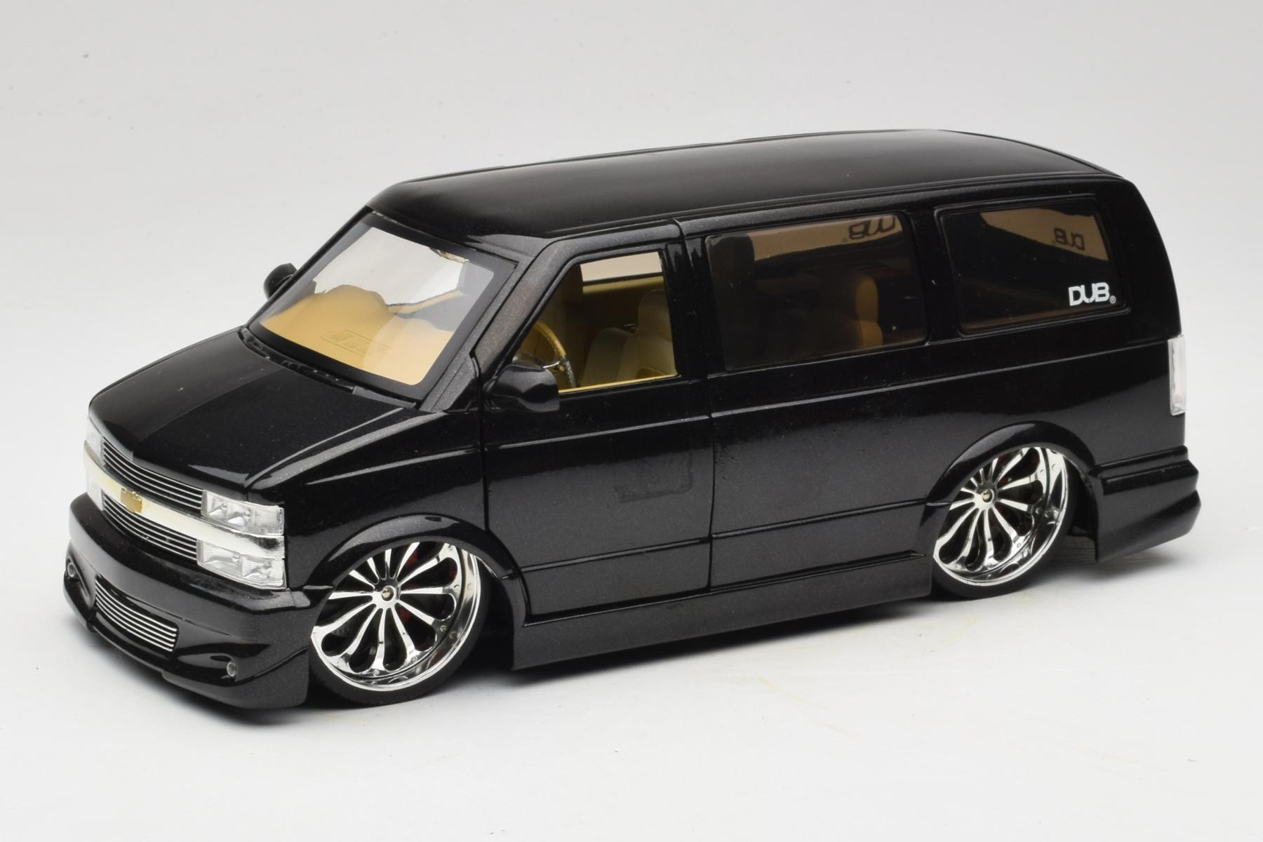 chevrolet-astro-van-tuned-