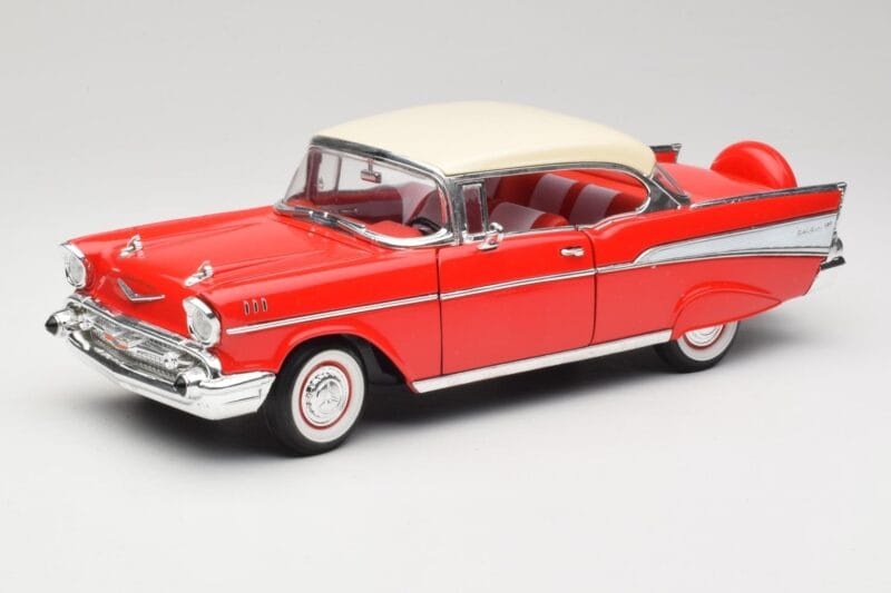Chevrolet Bel Air Matador Red & India Ivory Road Legends 1:18 92109 Diecast