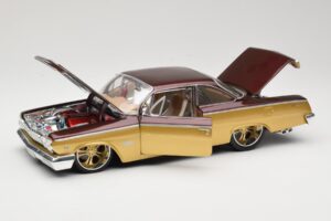Chevrolet Bel Air Gold & Brown Maisto 1:18 31064 Diecast - image 2 of 8