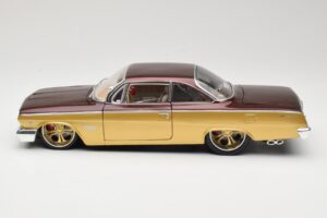Chevrolet Bel Air Gold & Brown Maisto 1:18 31064 Diecast - image 4 of 8