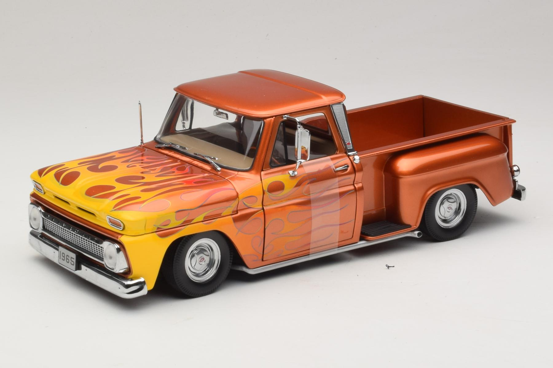 Sun Star Chevrolet C-10 Lowrider 1:18 Orange Flame