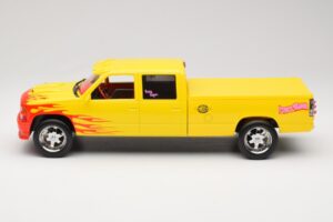 Chevrolet C2500 Silverado Pussy Wagon From Kill Bill Yellow GreenLight 1:18 19015 Diecast - image 3 of 6