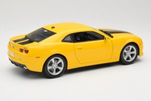 Chevrolet Camaro SS RS Yellow Maisto 1:18 31173 Diecast - image 3 of 8