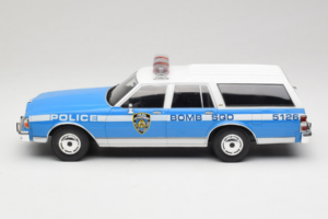 Chevrolet Caprice Estate Wagon NYPD MCG 1:18 MCG18477 Diecast - image 3 of 6