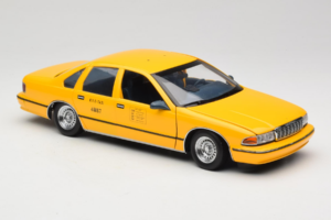 Chevrolet Caprice NYC Taxi UT Models 1:18 180142095-O1 Diecast - image 6 of 8
