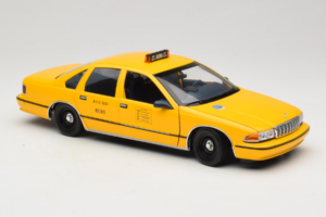 Chevrolet Caprice NYC Taxi UT Models 1:18 180142095 Diecast - image 6 of 8