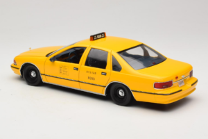 Chevrolet Caprice NYC Taxi UT Models 1:18 180142095 Diecast - image 7 of 8