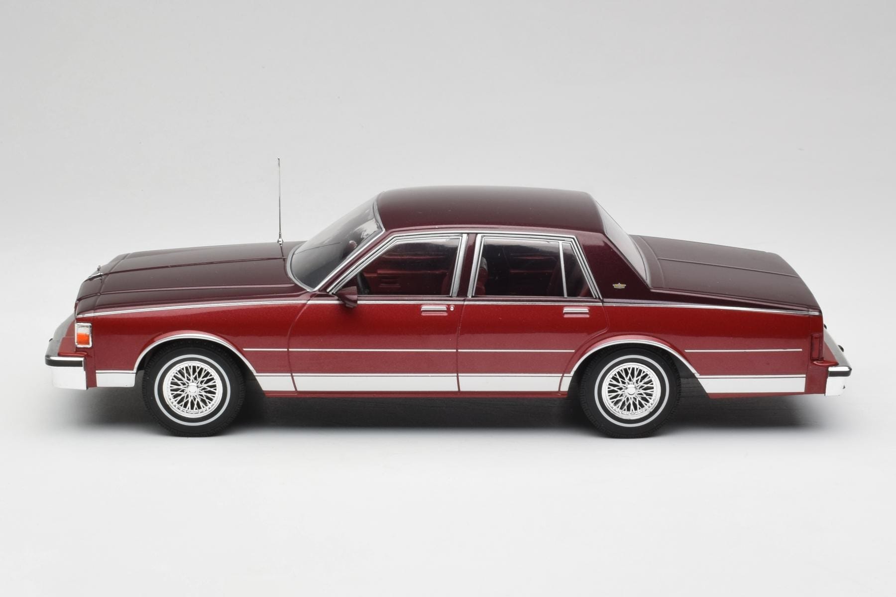 MCG Chevrolet Caprice 1987 1:18 Red Metallic
