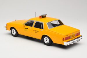 Chevrolet Caprice Yellow Taxi MCG 1:18 MCG18038 Diecast - image 5 of 6