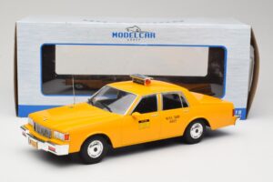 Chevrolet Caprice Yellow Taxi MCG 1:18 MCG18038 Diecast - image 6 of 6