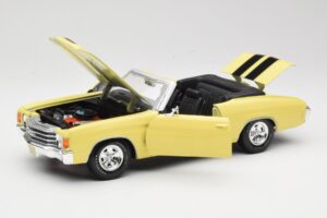 Chevrolet Chevelle SS 454 Yellow Maisto 1:18 531890 Diecast - image 2 of 8
