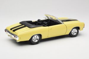 Chevrolet Chevelle SS 454 Yellow Maisto 1:18 531890 Diecast - image 3 of 8