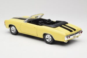 Chevrolet Chevelle SS 454 Yellow Maisto 1:18 531890 Diecast - image 7 of 8