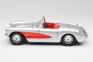 Chevrolet Corvette C1 Silver & Red Bburago 1:18 3024-M1 Diecast - image 4 of 8