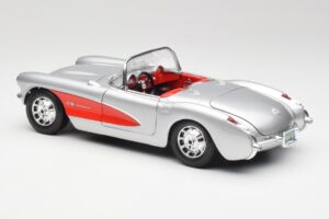 Chevrolet Corvette C1 Silver & Red Bburago 1:18 3024-M1 Diecast - image 7 of 8