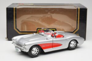 Chevrolet Corvette C1 Silver & Red Bburago 1:18 3024-M1 Diecast - image 8 of 8