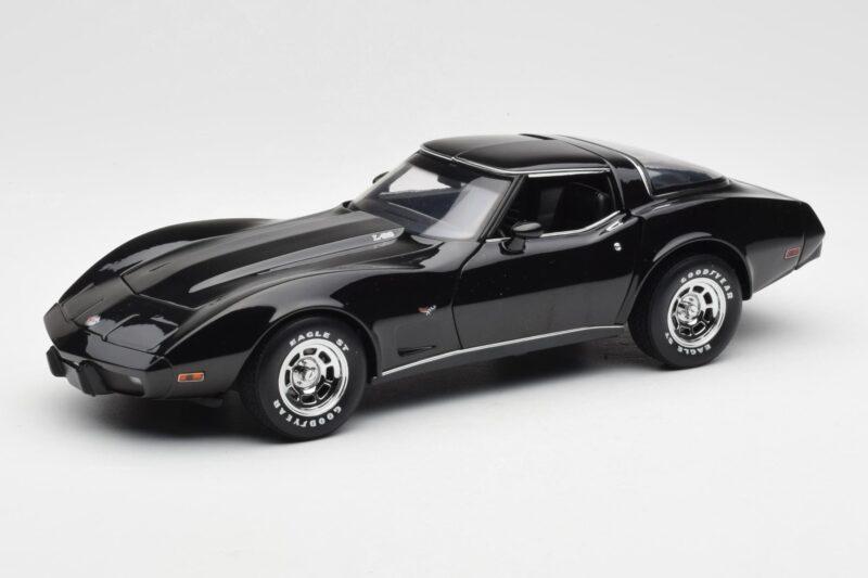 Chevrolet Corvette C3 Black UT Models 1:18 Chevrolet Corvette C3 Black UT Models 1:18 21071 Diecast
