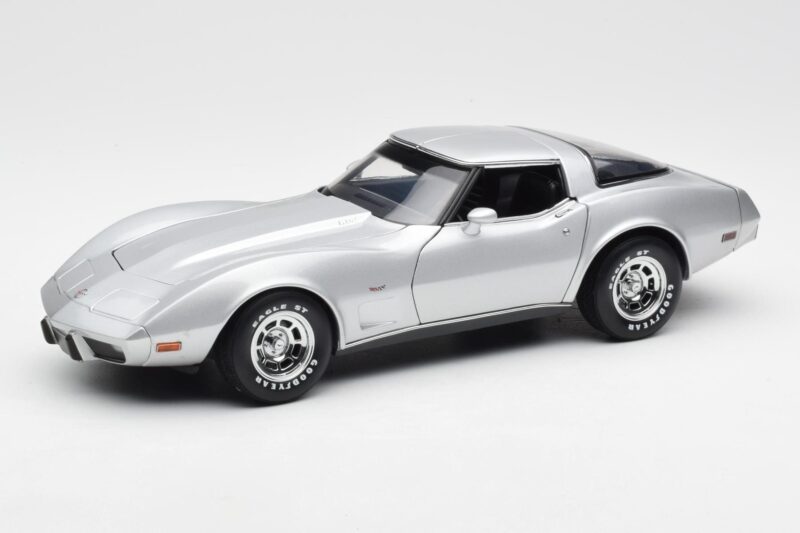Chevrolet Corvette C3 Silver UT Models 1:18 21072 Diecast