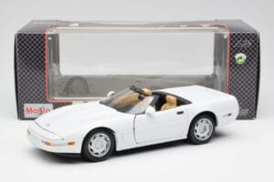 Chevrolet Corvette C4 Cabriolet White Maisto 1:18 32830 Diecast - image 8 of 8