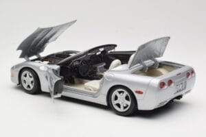 Chevrolet Corvette C5 Convertible Silver Maisto 1:18 50317 Diecast - image 5 of 8