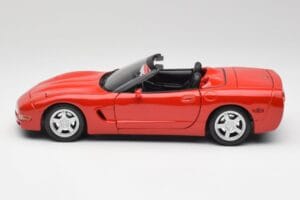 Chevrolet Corvette C5 Convertible Torch Red Maisto 1:18 50318 Diecast - image 4 of 8