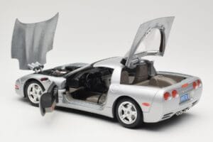Chevrolet Corvette C5 Silver Bburago 1:18 3056 Diecast - image 5 of 8