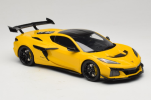 Chevrolet Corvette C8 ZR1 Yellow GT Spirit 1:18 GT528 Resin - image 4 of 6