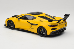 Chevrolet Corvette C8 ZR1 Yellow GT Spirit 1:18 GT528 Resin - image 5 of 6