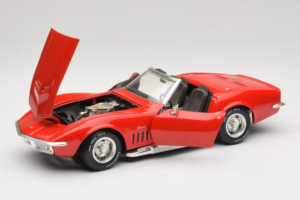 Chevrolet Corvette C3 Convertible Red Revell 1:18 8833-P1 Diecast - image 2 of 8