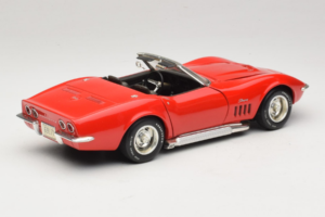 Chevrolet Corvette C3 Convertible Red Revell 1:18 8833-P1 Diecast - image 3 of 8