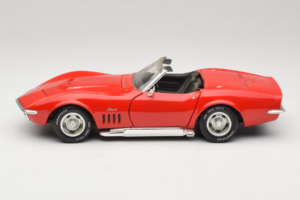 Chevrolet Corvette C3 Convertible Red Revell 1:18 8833-P1 Diecast - image 4 of 8