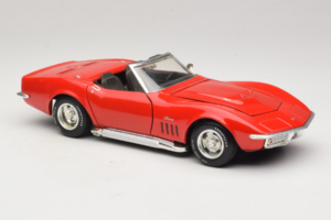 Chevrolet Corvette C3 Convertible Red Revell 1:18 8833-P1 Diecast - image 6 of 8