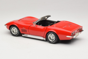 Chevrolet Corvette C3 Convertible Red Revell 1:18 8833-P1 Diecast - image 7 of 8