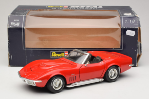 Chevrolet Corvette C3 Convertible Red Revell 1:18 8833-P1 Diecast - image 8 of 8