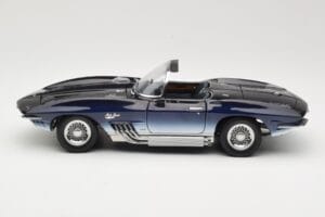 Chevrolet Corvette Mako Shark Dark Blue UT Models 1:18 21061 Diecast - image 4 of 8