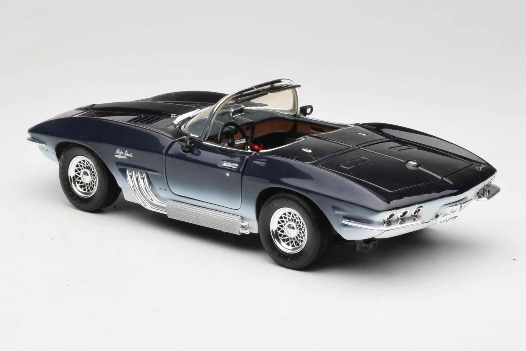 Motormax Chevrolet Corvette Mako Shark 1:18 Diecast