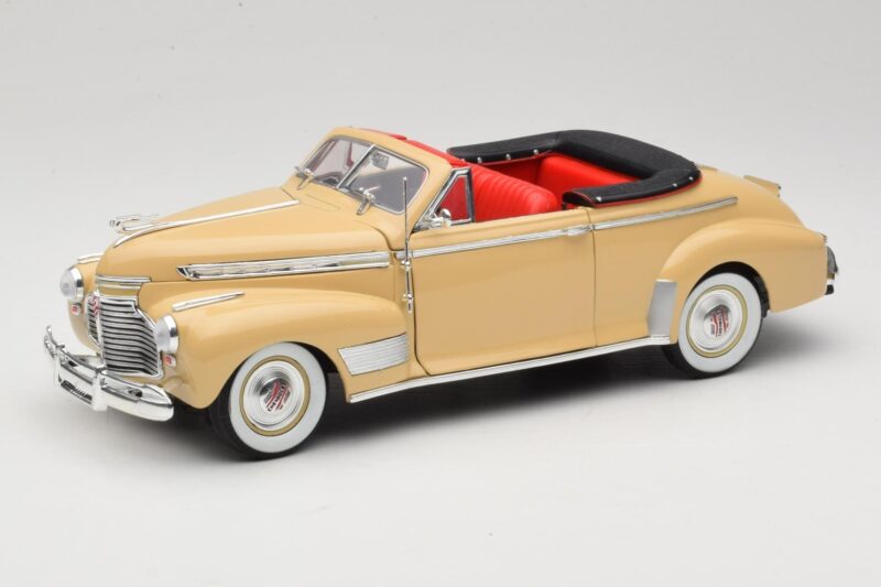 Chevrolet Deluxe Convertible Beige Eagle Collectibles 1:18 3022518 Diecast