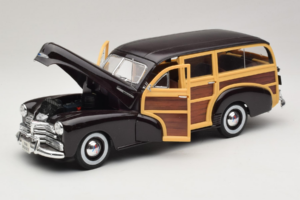 Chevrolet Fleetmaster Woody Black Maisto 1:18 56043 Diecast - image 2 of 8